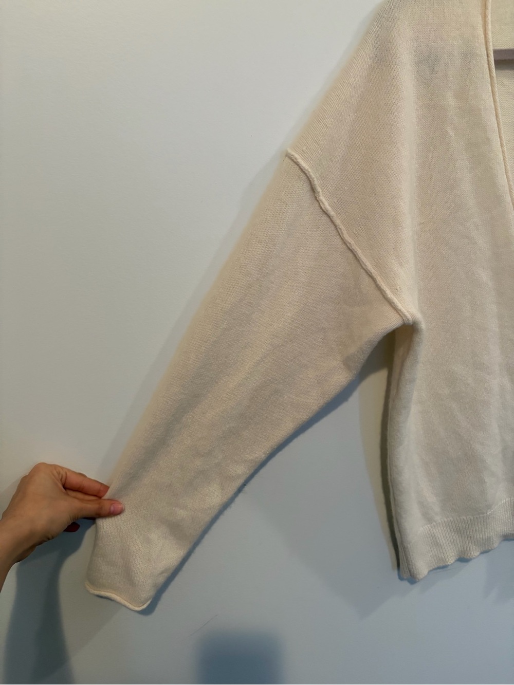 Aritzia 100% Cashmere Deep V-Neck Cardigan - S - Picture 5 of 13
